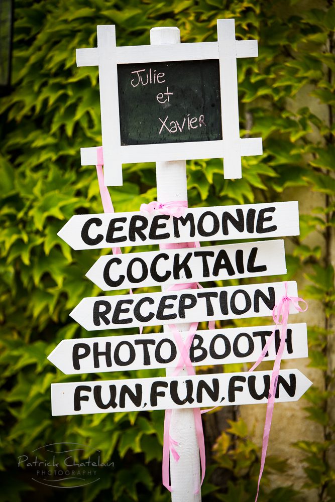 Panneau d'indication des activités d'un mariage avec Location de borne photobooth selfie-box photomaton pau bordeaux tarbes