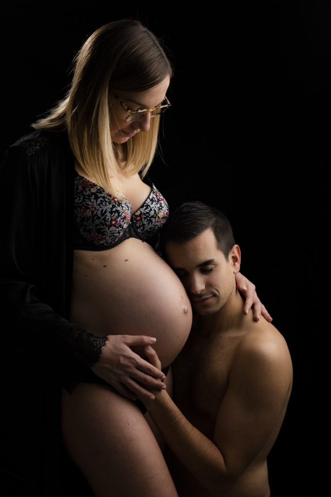 Shooting grossesse à domicile photos naturelles