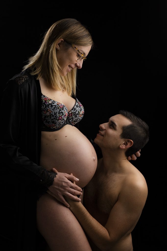 Shooting grossesse à domicile photos naturelles