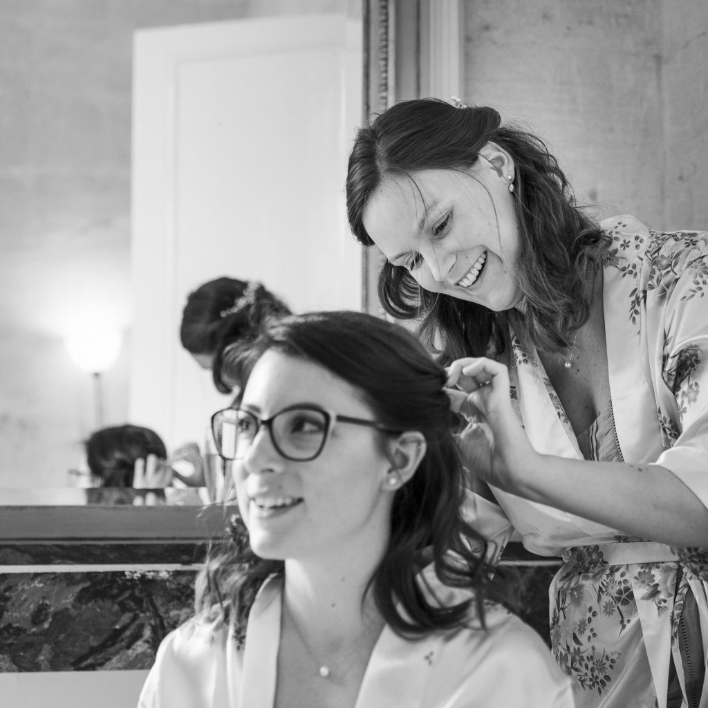 bride getting ready, wedding photographer bordeaux, wedding photographer, chateau sentout