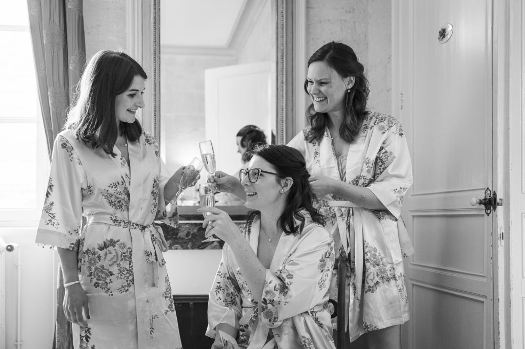 bride getting ready, wedding photographer bordeaux, wedding photographer, chateau sentout