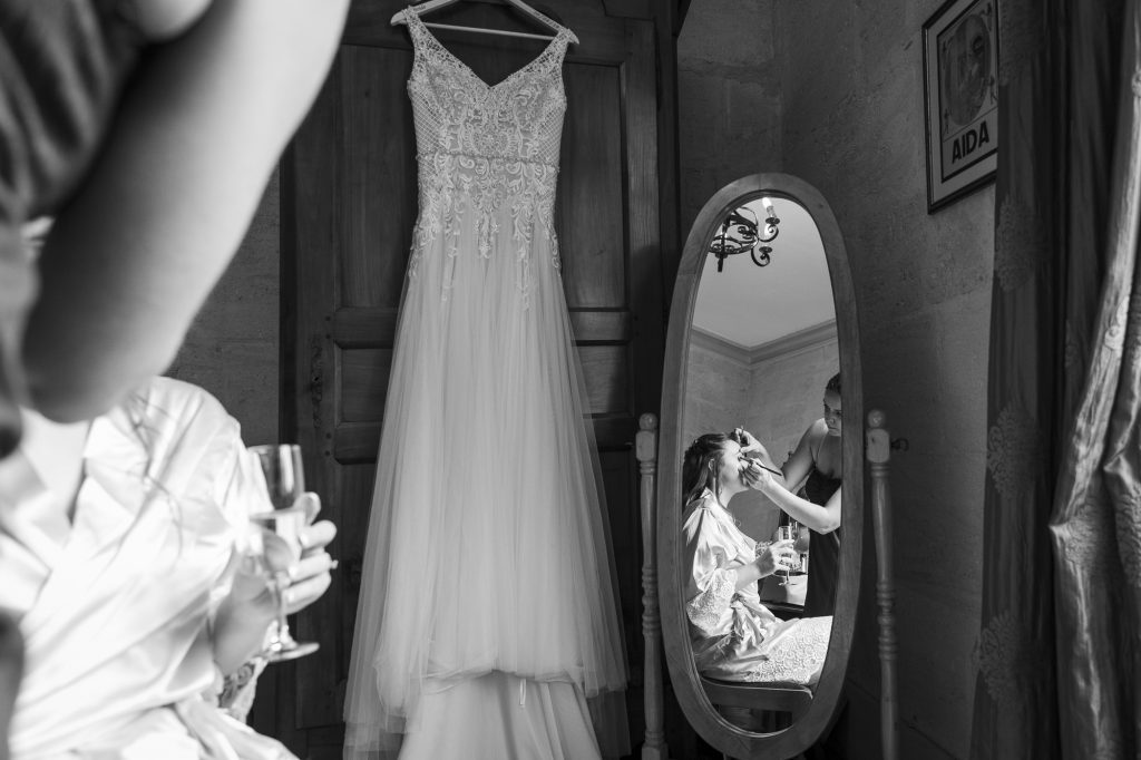 bride getting ready, wedding photographer bordeaux, wedding photographer, chateau sentout