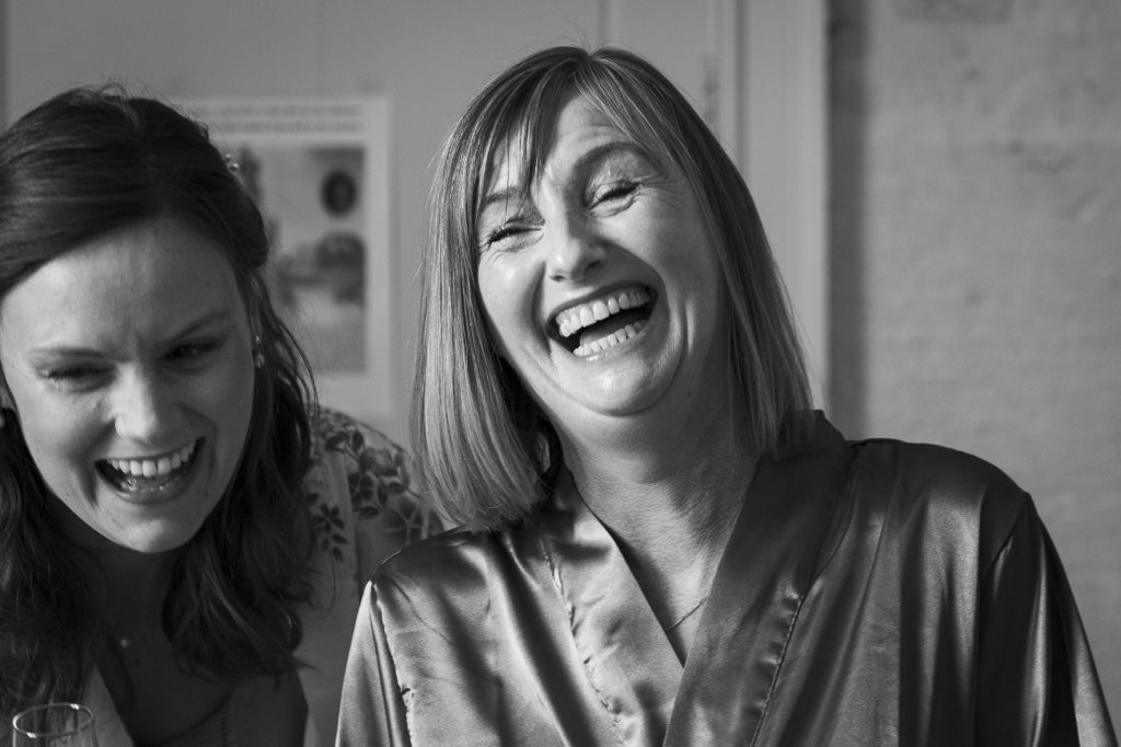 bride getting ready, wedding photographer bordeaux, wedding photographer, chateau sentout