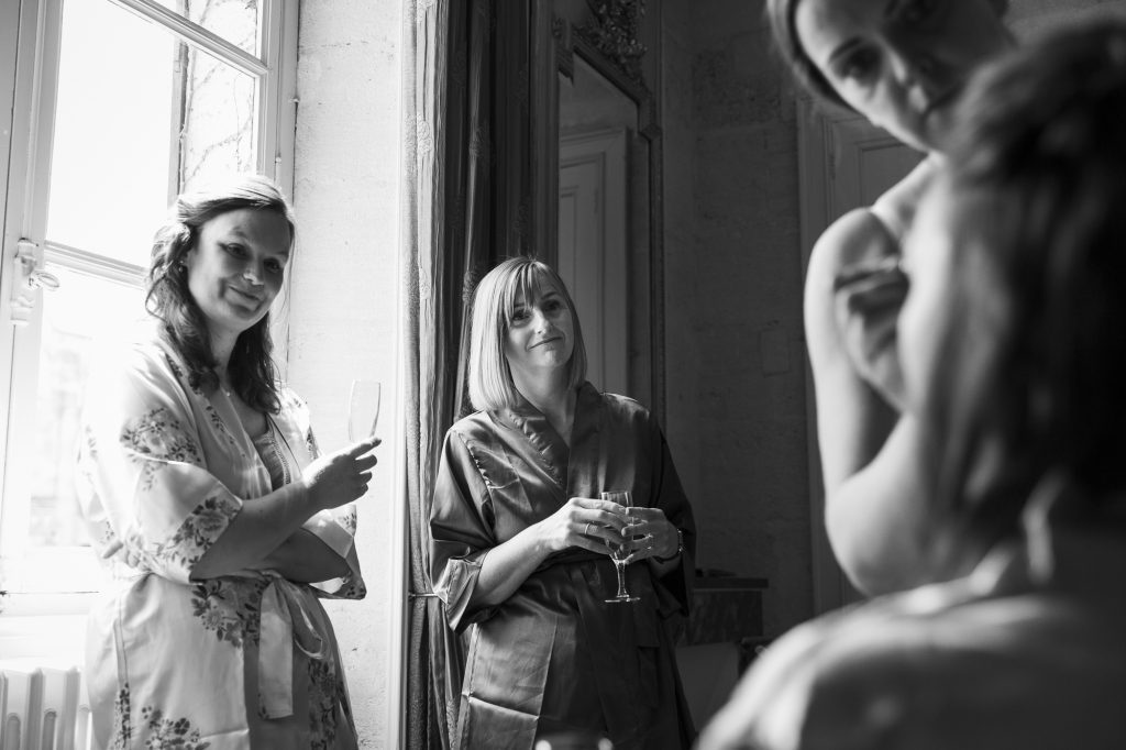 bride getting ready, wedding photographer bordeaux, wedding photographer, chateau sentout