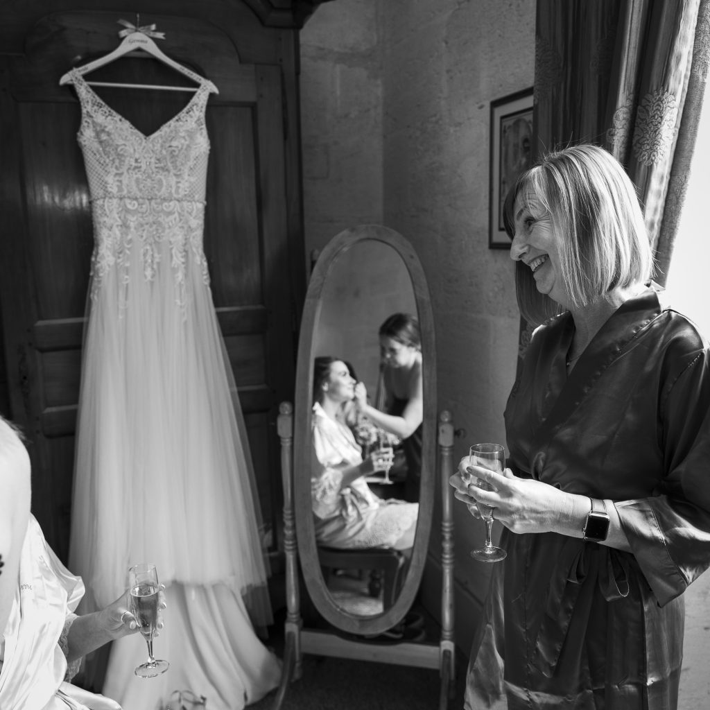bride getting ready, wedding photographer bordeaux, wedding photographer, chateau sentout