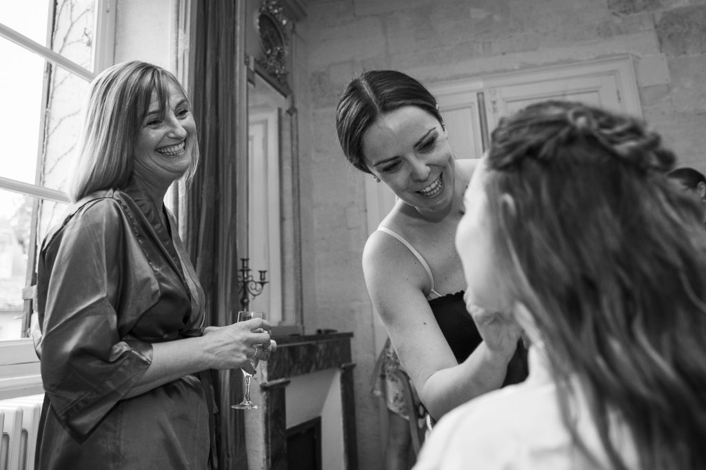 bride getting ready, wedding photographer bordeaux, wedding photographer, chateau sentout