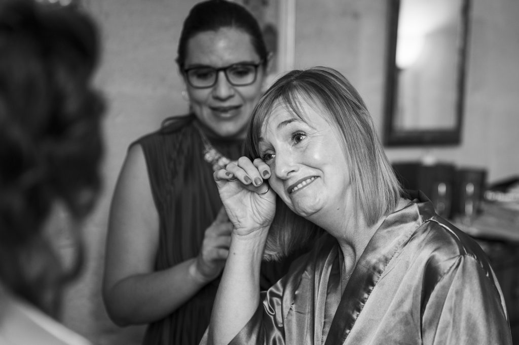 bride getting ready, wedding photographer bordeaux, wedding photographer, chateau sentout