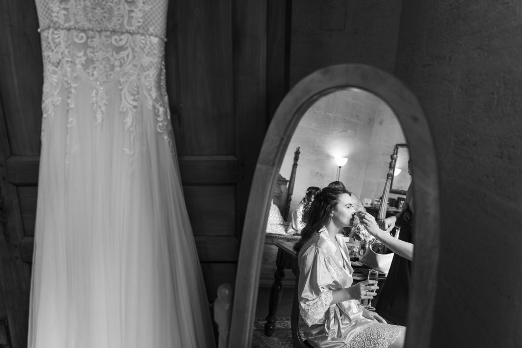 bride getting ready, wedding photographer bordeaux, wedding photographer, chateau sentout