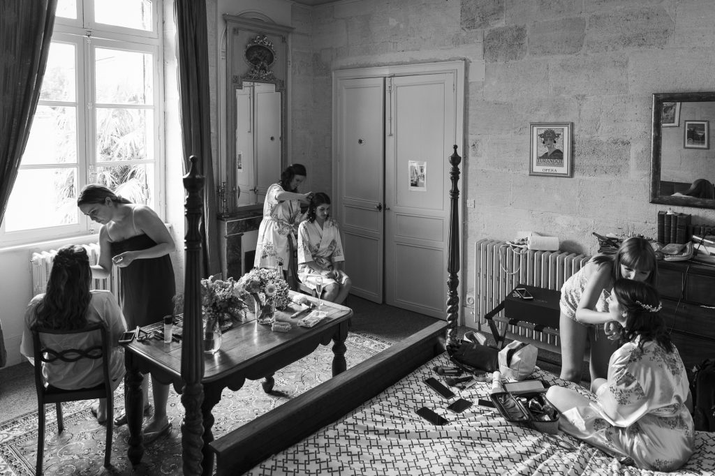 bride getting ready, wedding photographer bordeaux, wedding photographer, chateau sentout