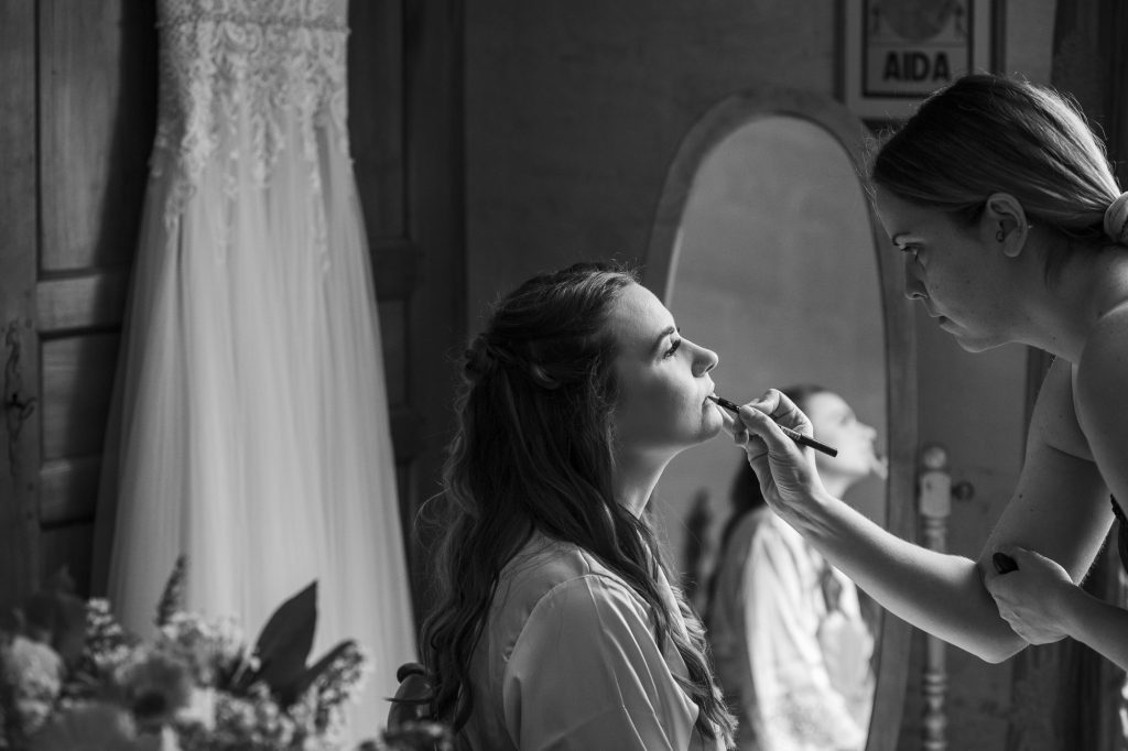 bride getting ready, wedding photographer bordeaux, wedding photographer, chateau sentout