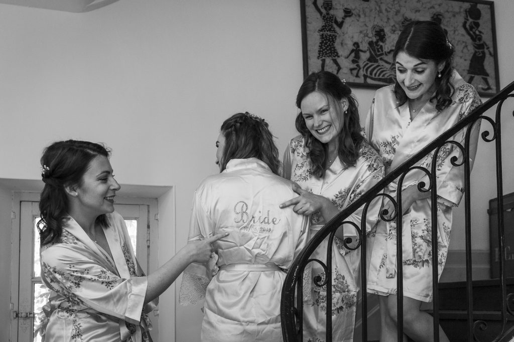 bride getting ready, wedding photographer bordeaux, wedding photographer, chateau sentout