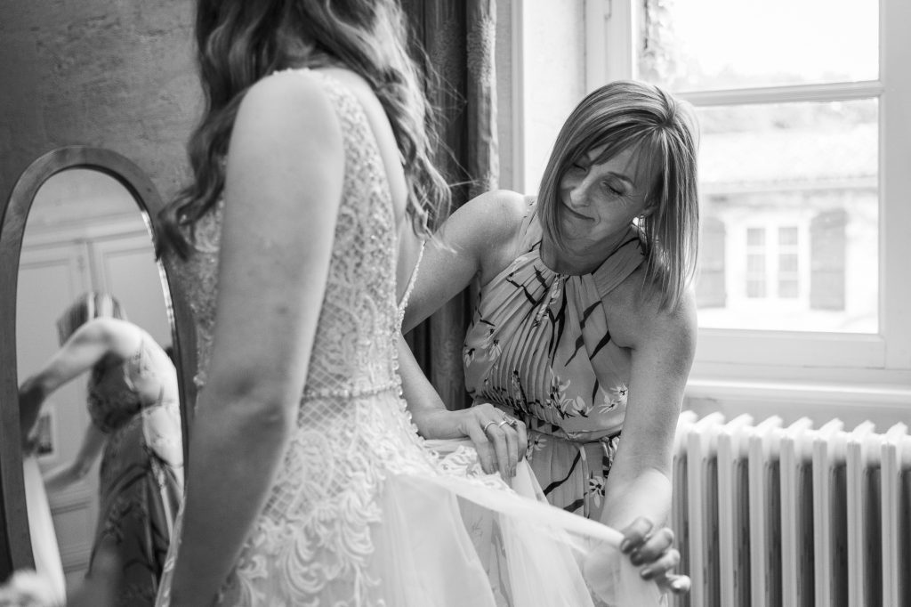 bride getting ready, wedding photographer bordeaux, wedding photographer, chateau sentout