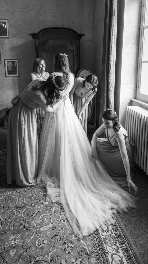 bride getting ready, wedding photographer bordeaux, wedding photographer, chateau sentout