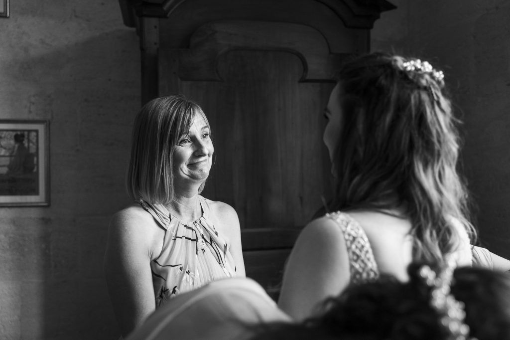 bride getting ready, wedding photographer bordeaux, wedding photographer, chateau sentout
