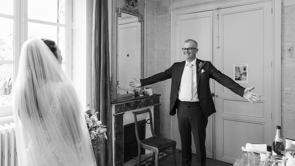 bride getting ready, wedding photographer bordeaux, wedding photographer, chateau sentout