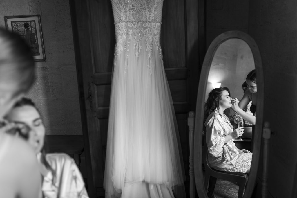 bride getting ready, wedding photographer bordeaux, wedding photographer, chateau sentout