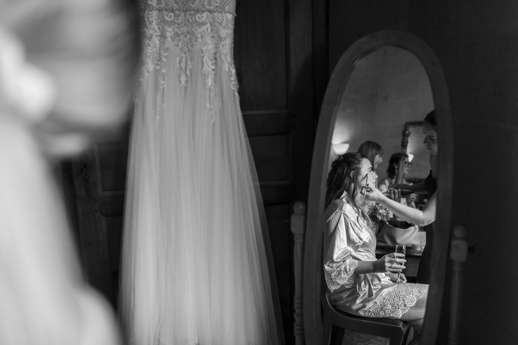 bride getting ready, wedding photographer bordeaux, wedding photographer, chateau sentout