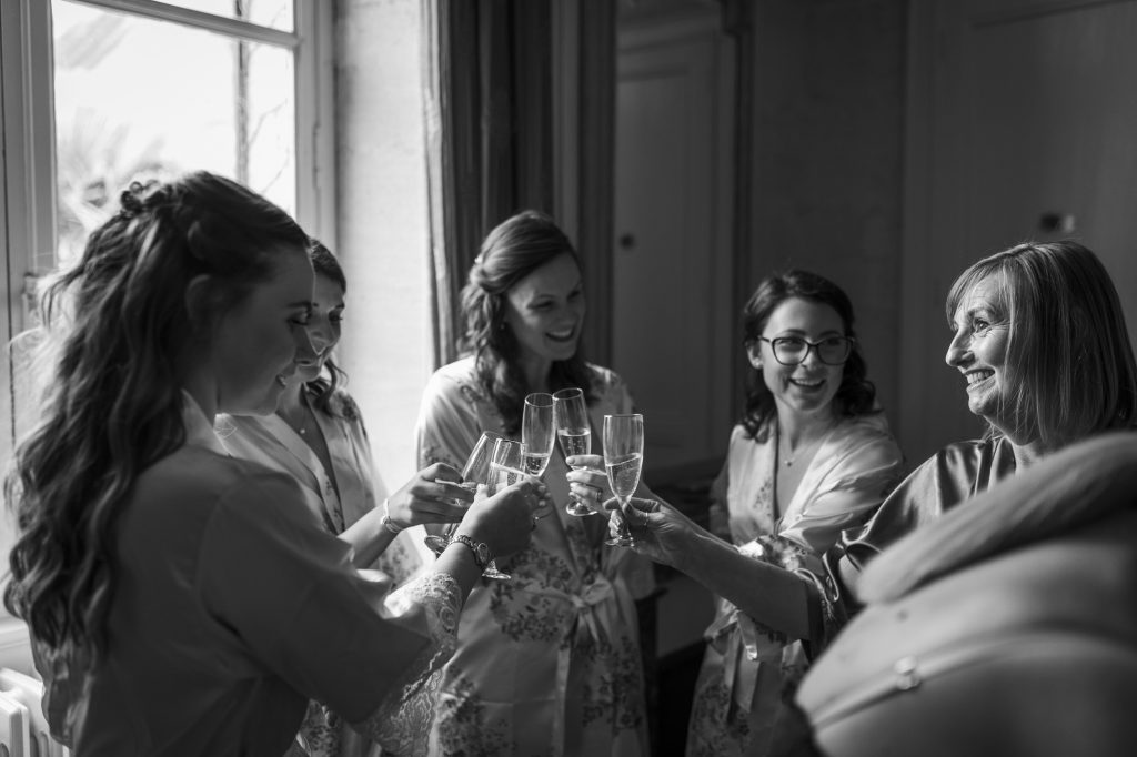 bride getting ready, wedding photographer bordeaux, wedding photographer, chateau sentout